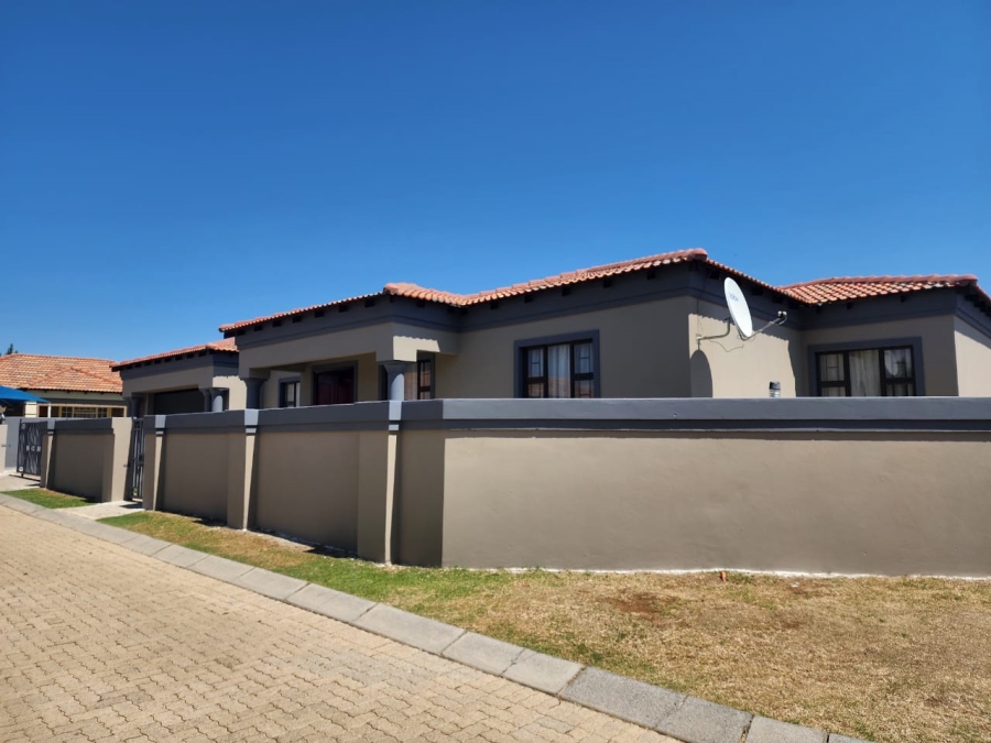 4 Bedroom Property for Sale in Flamwood North West